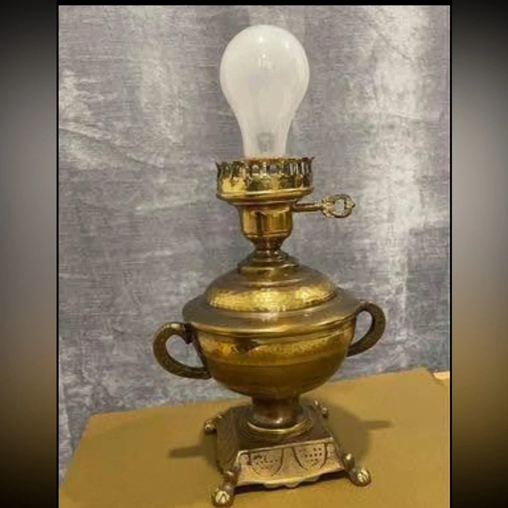 Vintage Hammer Brass Table Lamp